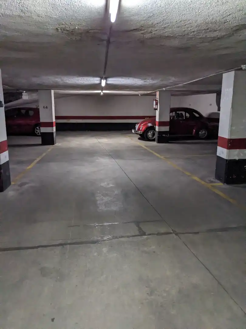 Garage for rent in Carrer de Berlín, 57, Barri de les Corts