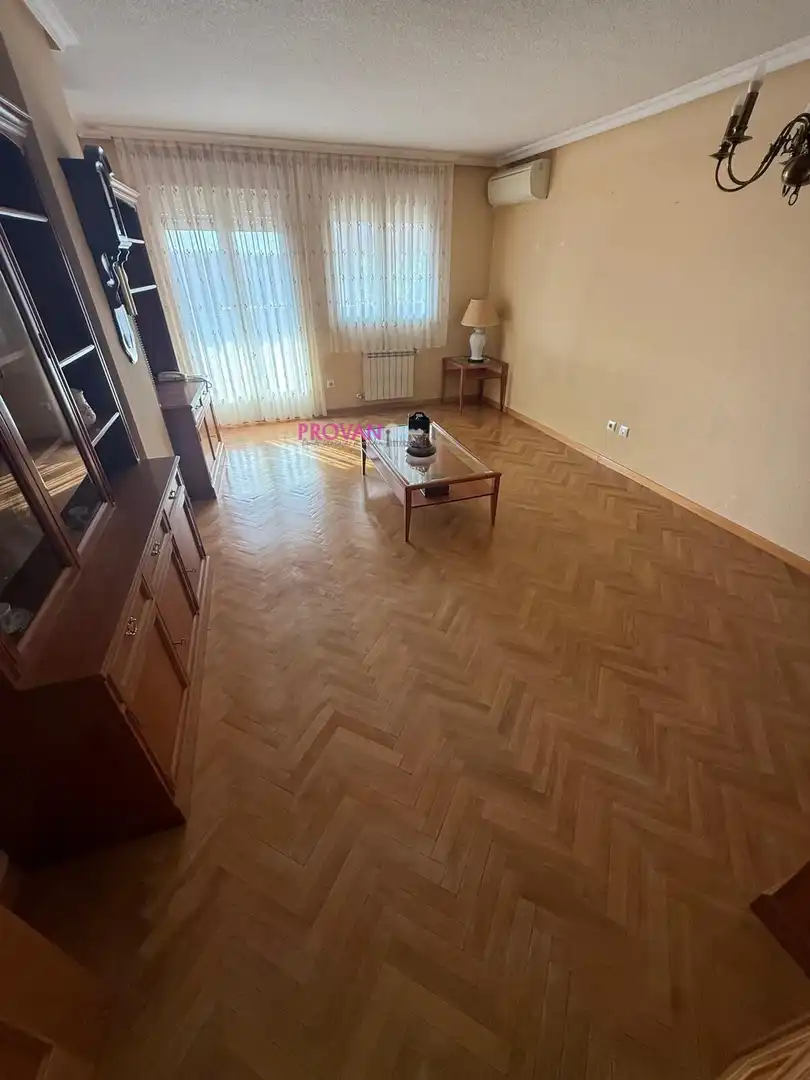 Sala d'estar de Pis en venda en San Agustín del Guadalix amb Aire condicionat, Calefacció i Parquet