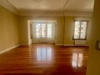 Habitación de Piso de alquiler en Bilbao  con Calefacción y Balcón