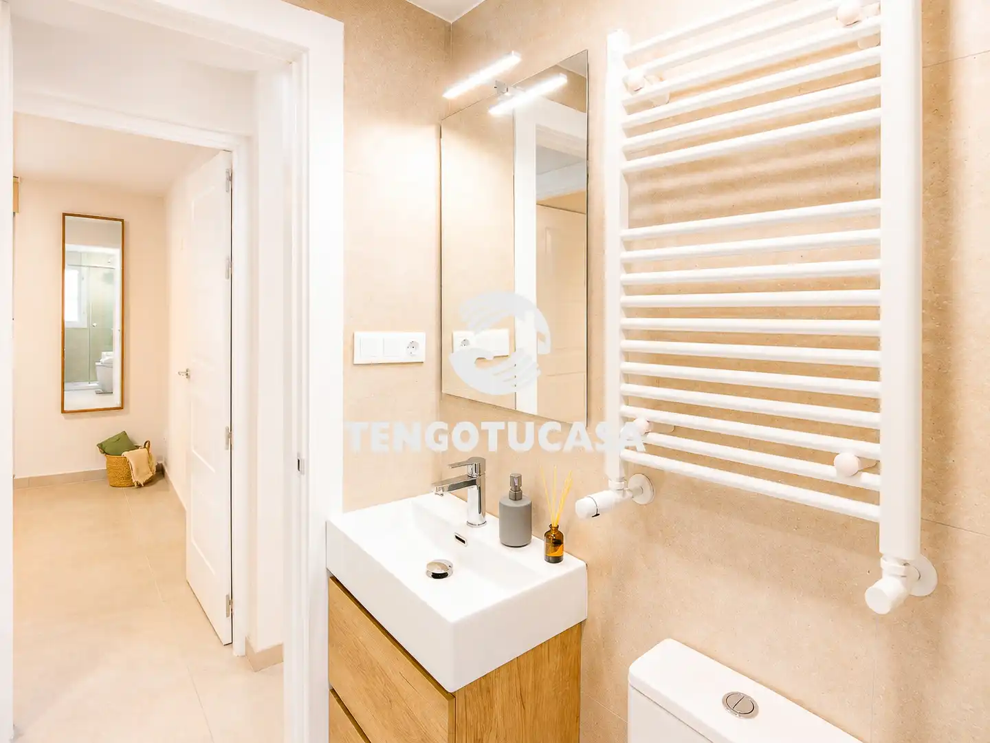 Bathroom of Flat for sale in Madrid  with Air Conditioner, Heating and Furnished