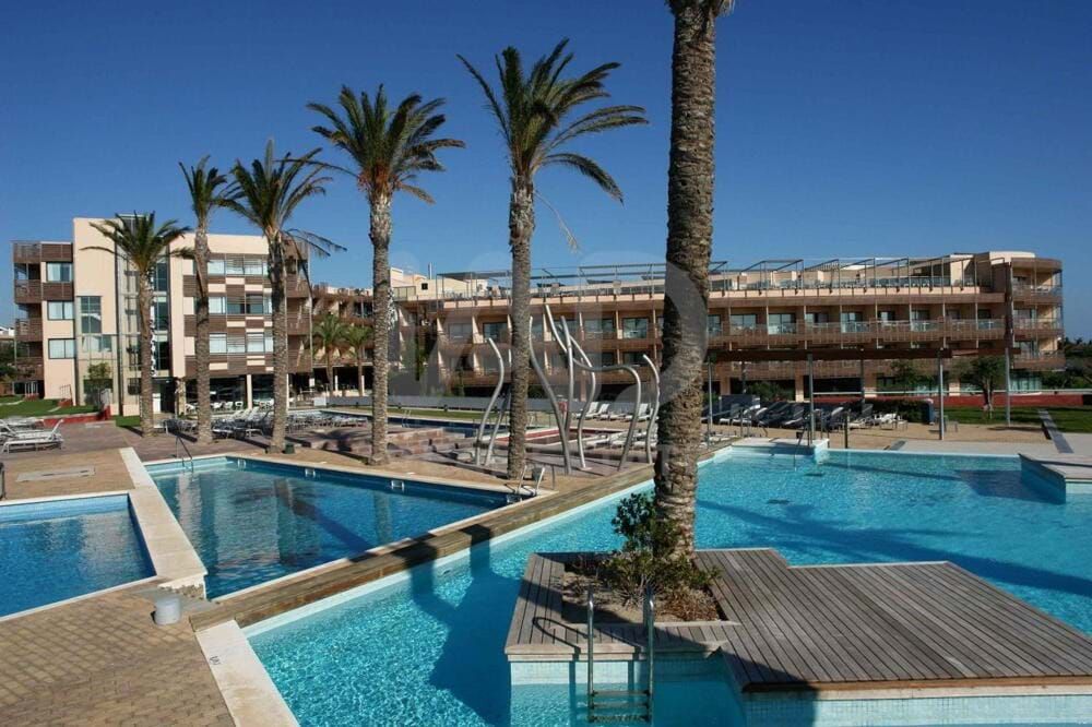 Piscina de Piso en venta en L'Ampolla con Terraza y Piscina