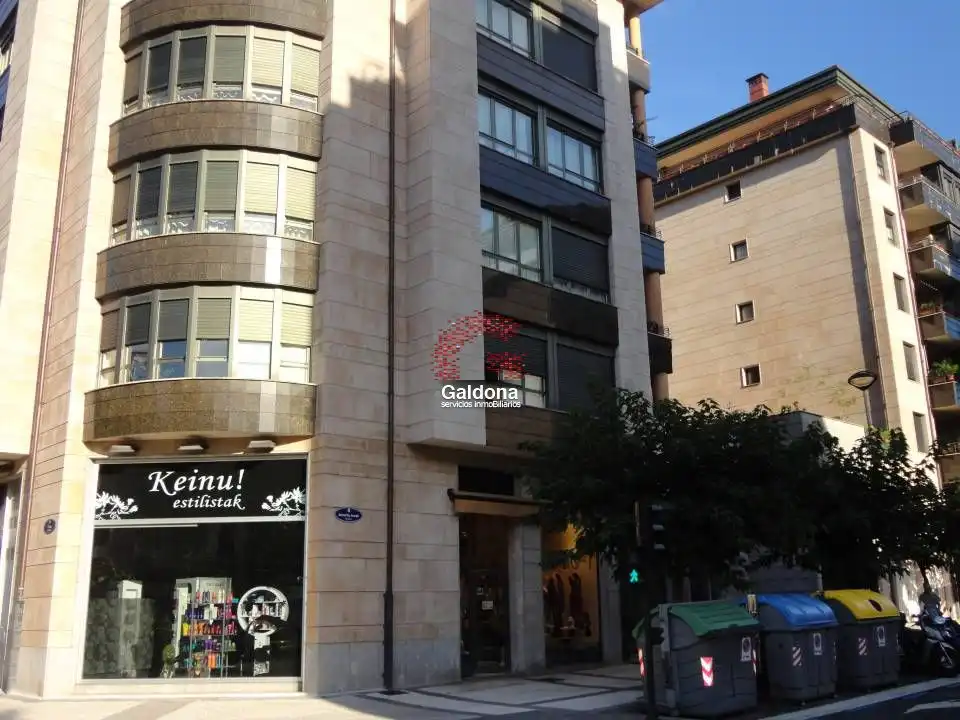 Garage zur Miete in Donostia - San Sebastián 