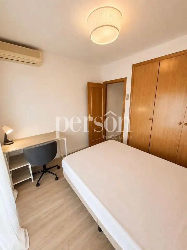 Bedroom of Flat for share in Moncada  with Air Conditioner and Furnished