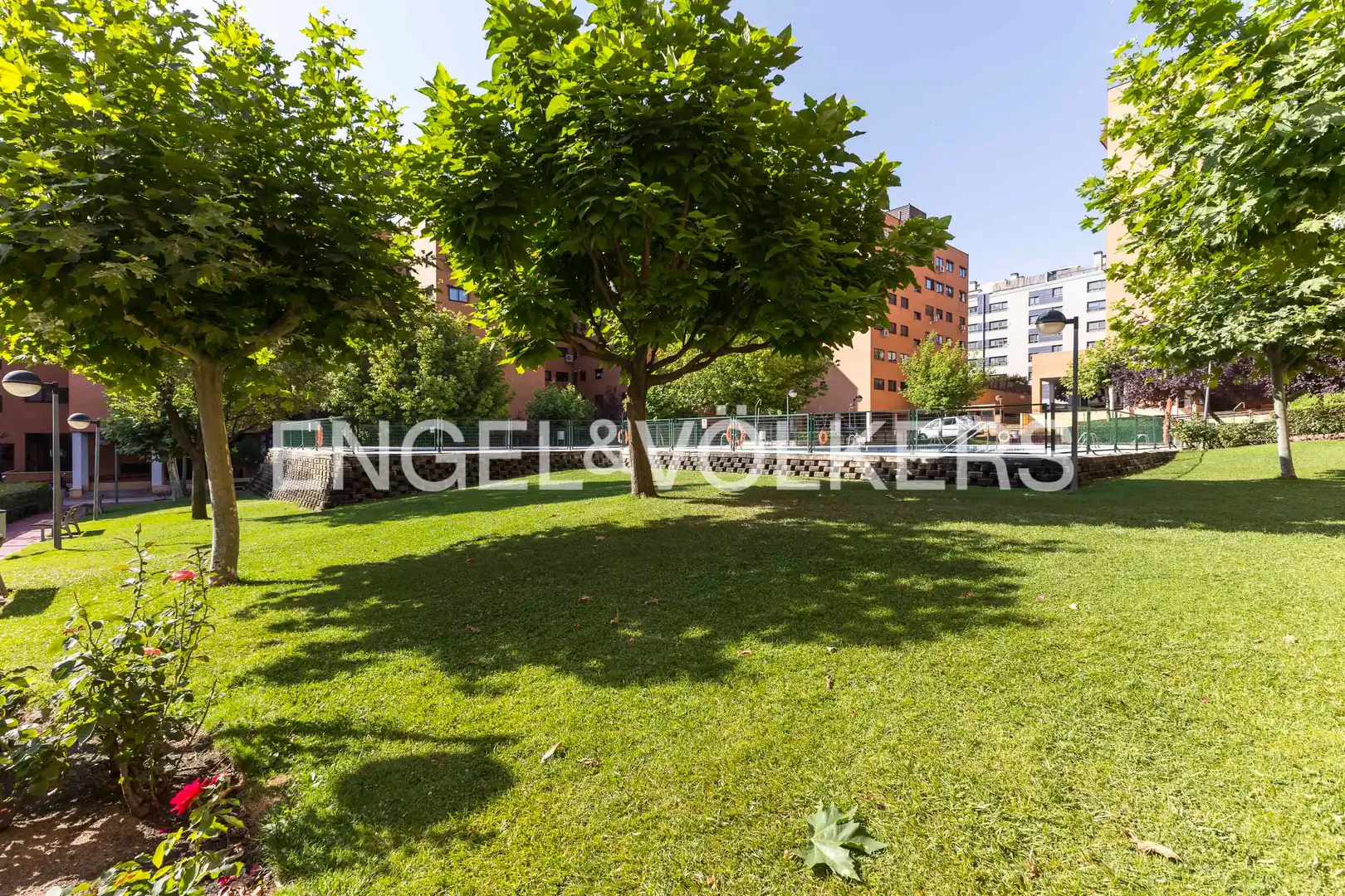Vista exterior de Pis en venda en Madrid amb Aire condicionat, Calefacció i Jardí privat