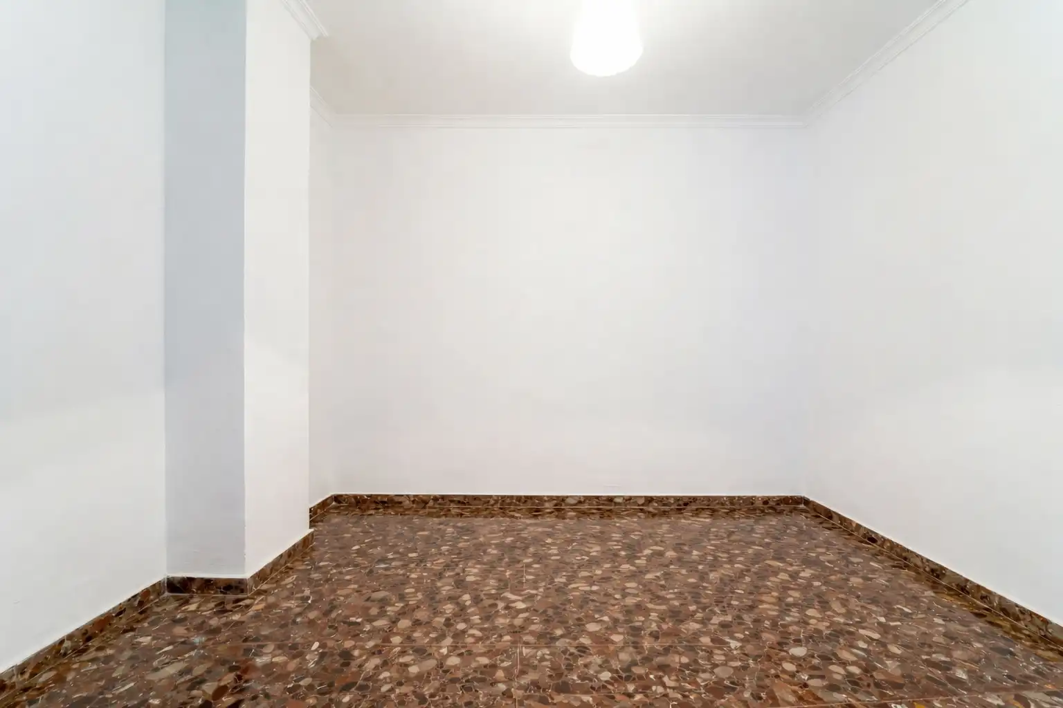 Einfamilien-Reihenhaus zum Verkauf in Sayalonga mit Terrasse und Balkon