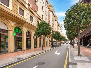 Pis amb jardí en venda a Oviedo - CL GIL DE JAZ 5