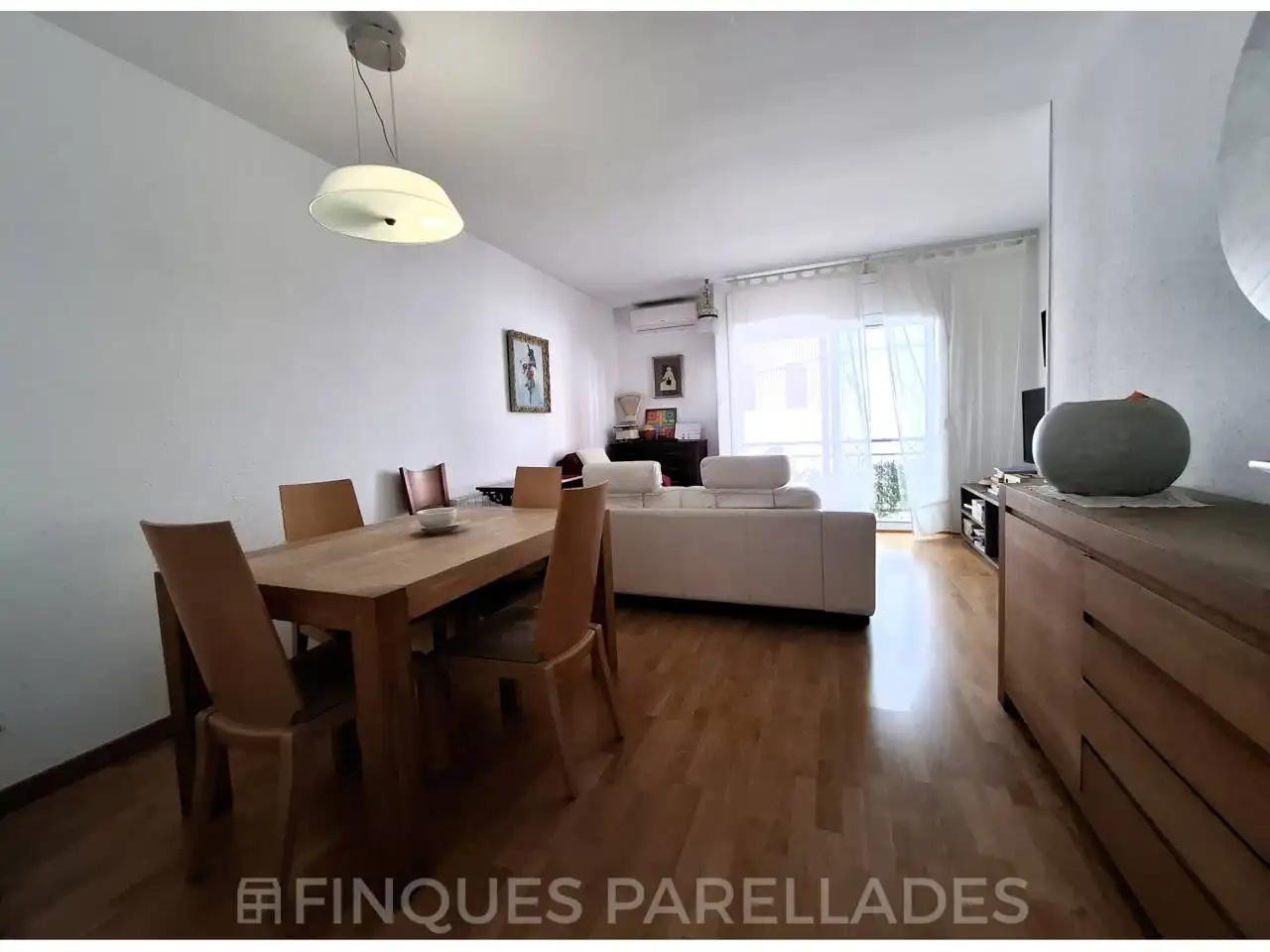 Sala de estar de Piso en venta en Sitges con Aire acondicionado, Calefacción y Parquet
