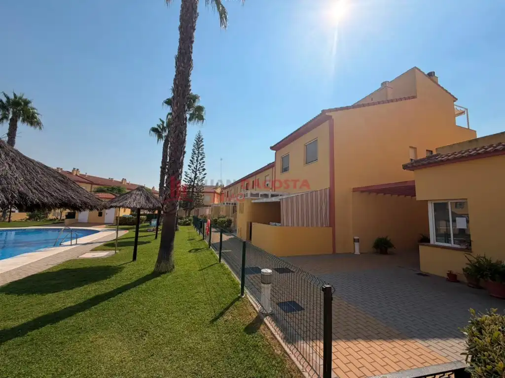 Exterior view of Detached homes for sale in Islantilla