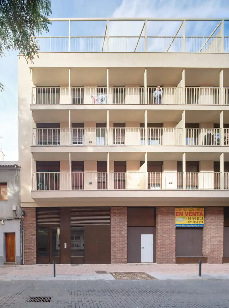 Vista exterior de Piso en venta en Santa Coloma de Gramenet con Aire acondicionado, Calefacción y Terraza