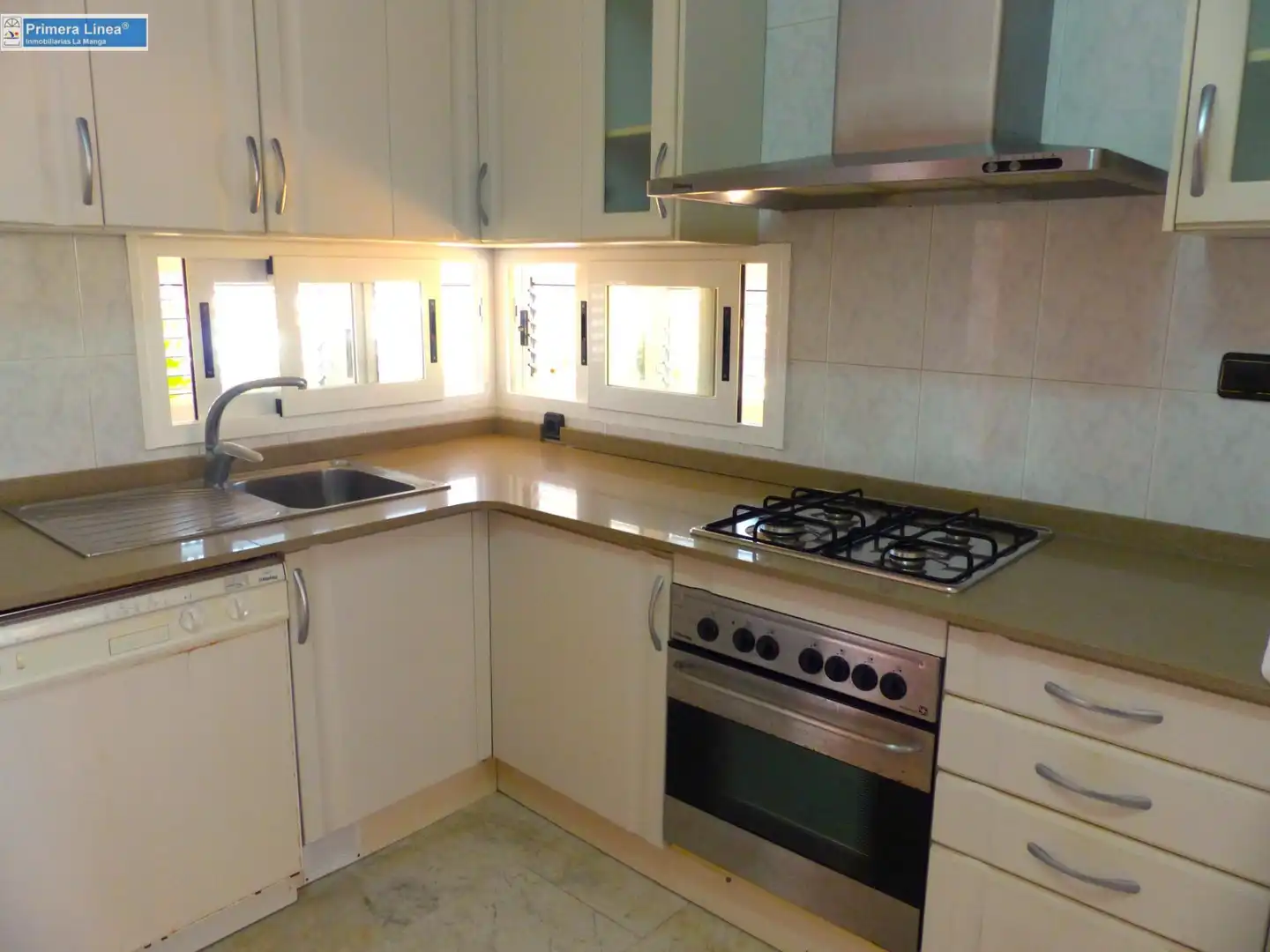 Cocina de Casa o chalet en venta en La Manga del Mar Menor con Jardín privado, Terraza y Trastero