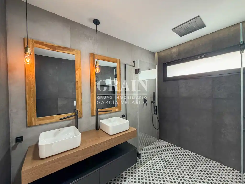 Badezimmer von Dachboden zur Miete in Albacete mit Heizung, Terrasse und Balkon