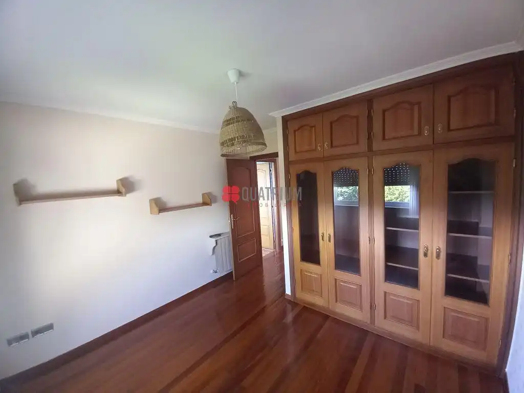 Habitación de Casa o chalet de alquiler en Santiago de Compostela  con Calefacción, Jardín privado y Trastero