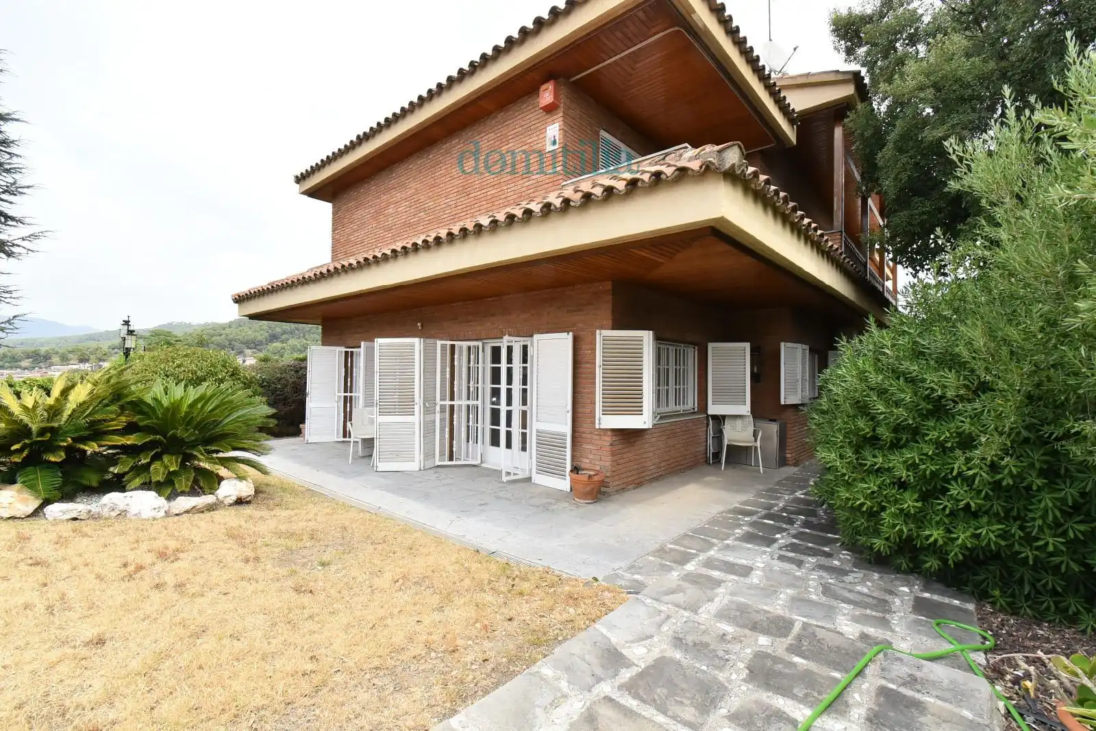 Vista exterior de Casa o xalet en venda en Castellar del Vallès amb Calefacció, Jardí privat i Terrassa