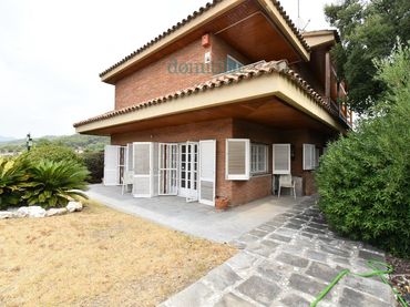 Villa mit Pool zum Verkauf in Poble