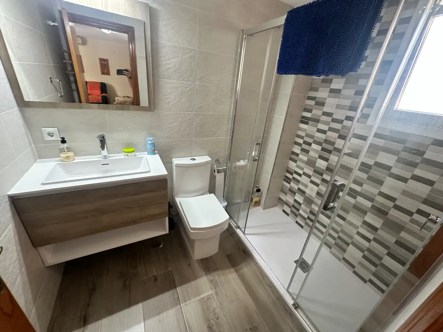 Baño de Apartamento en venta en Guardamar del Segura con Terraza, Amueblado y Lavadora