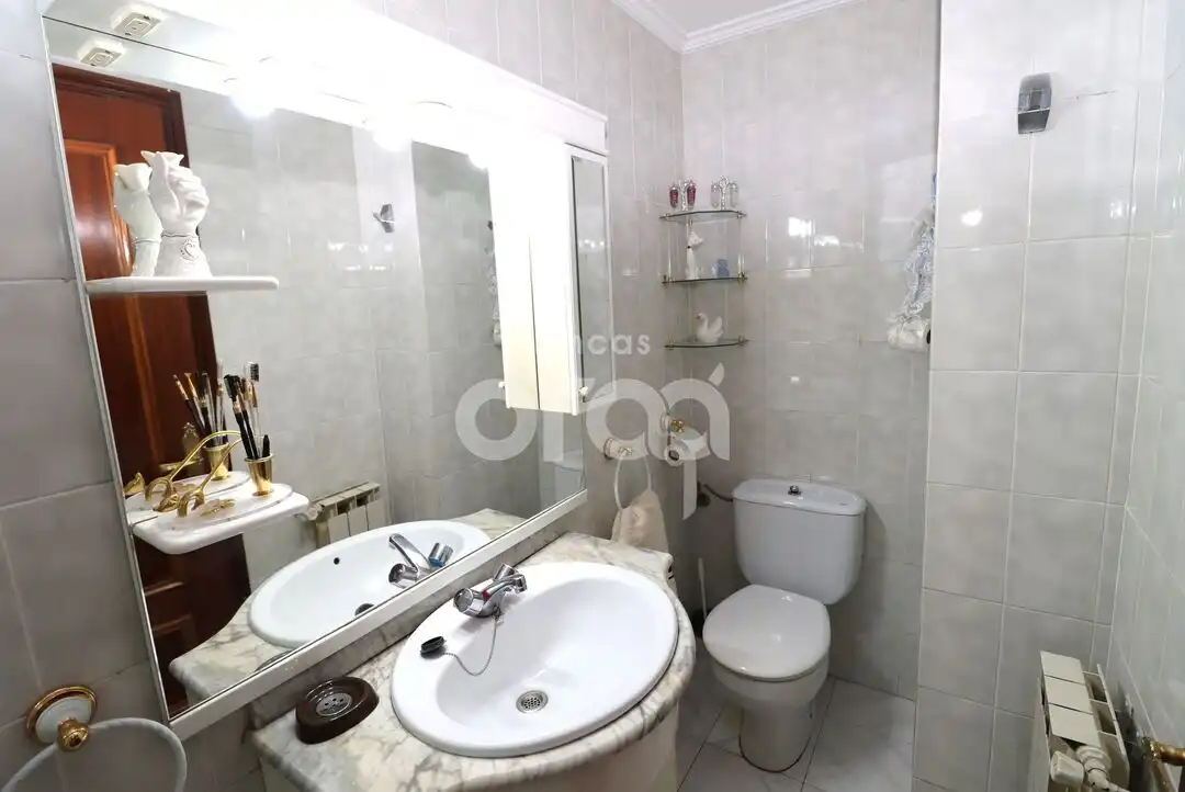 Baño de Piso en venta en Santurtzi  con Calefacción, Amueblado y Balcón