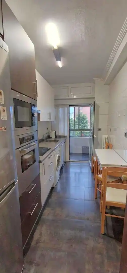 Cocina de Piso de alquiler en Oviedo  con Calefacción y Amueblado