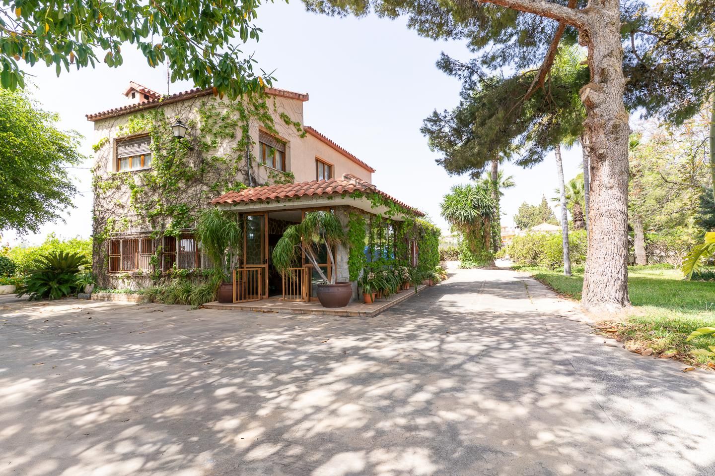 Vista exterior de Casa o xalet en venda en Santa Pola amb Aire condicionat, Jardí privat i Terrassa