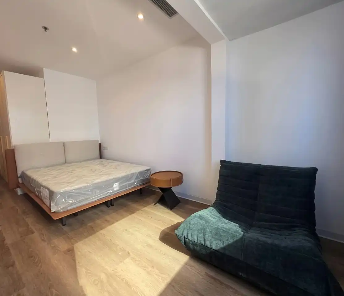Schlafzimmer von Dachboden zur Miete in L'Hospitalet de Llobregat mit Klimaanlage, Heizung und Terrasse