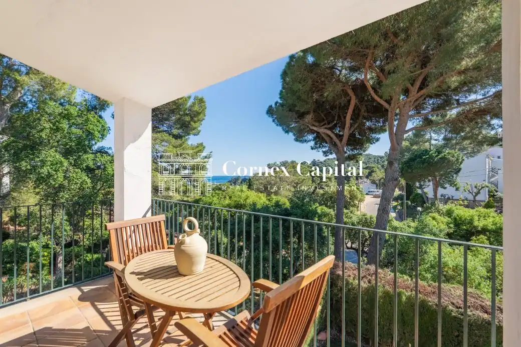 Vista exterior de Casa adosada en venda en Palafrugell amb Aire condicionat, Calefacció i Jardí privat