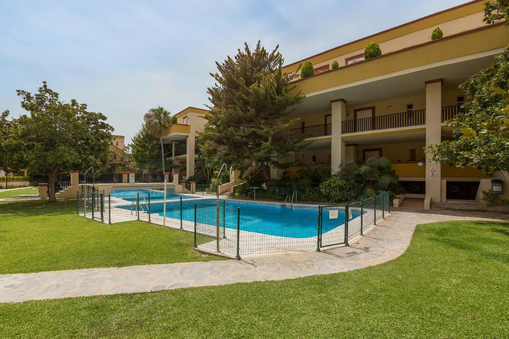 Swimming pool of Flat for sale in Marbella  with Air Conditioner, Heating and Private garden