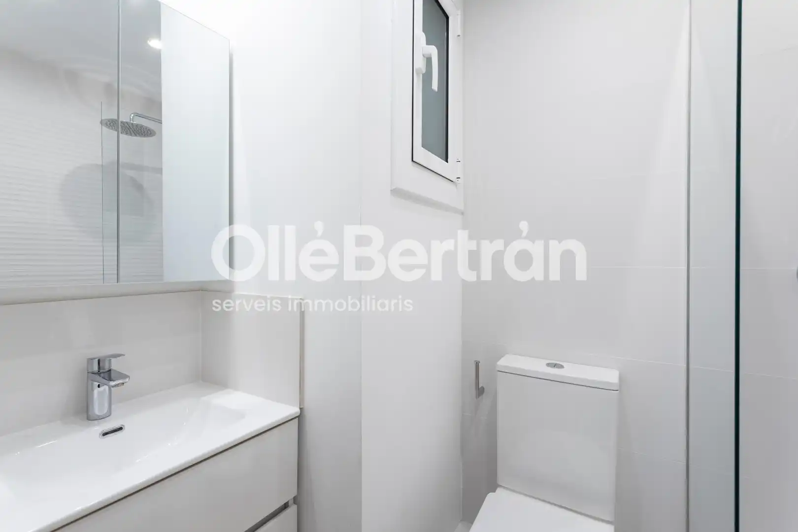 Baño de Piso en venta en Nou Barris