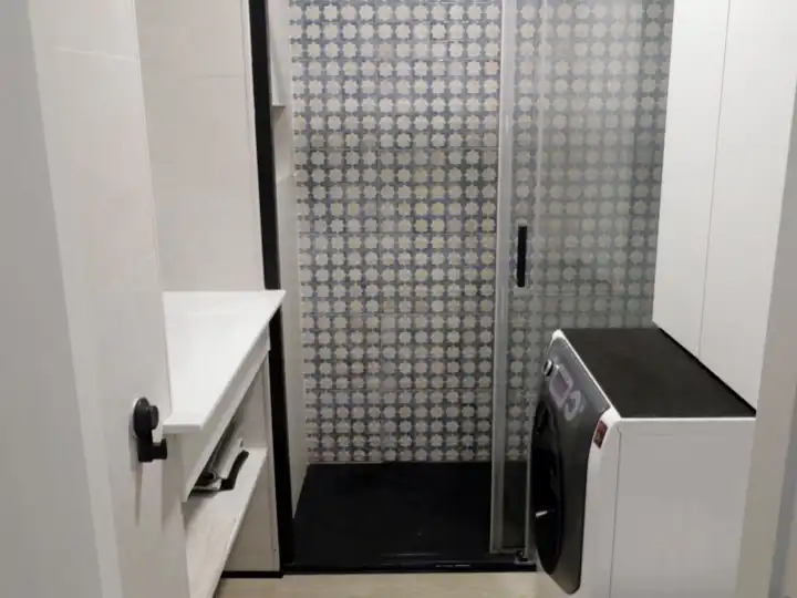 Badezimmer von Wohnung zur Miete in  Cádiz Capital mit Klimaanlage und Balkon