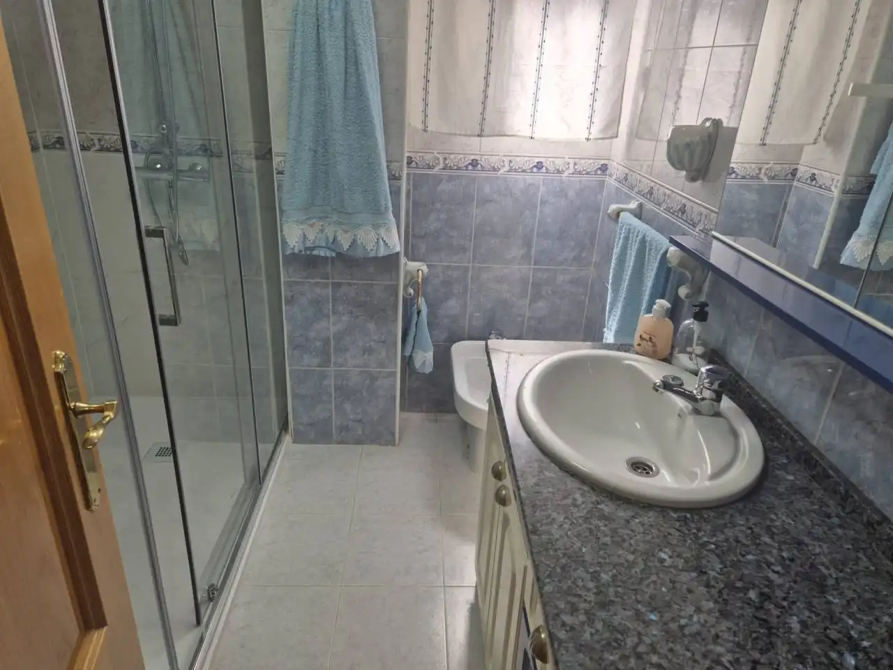 Badezimmer von Wohnung zur Miete in Badajoz mit Klimaanlage und Möbliert