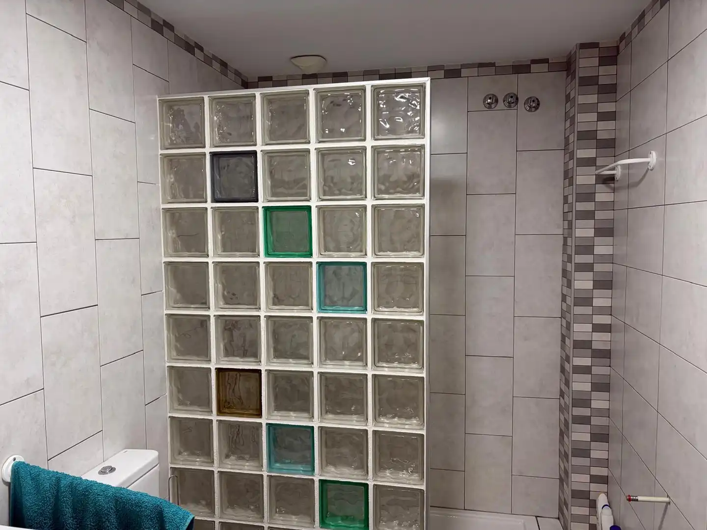 Baño de Piso en venta en Villena con Amueblado, Horno y Lavadora