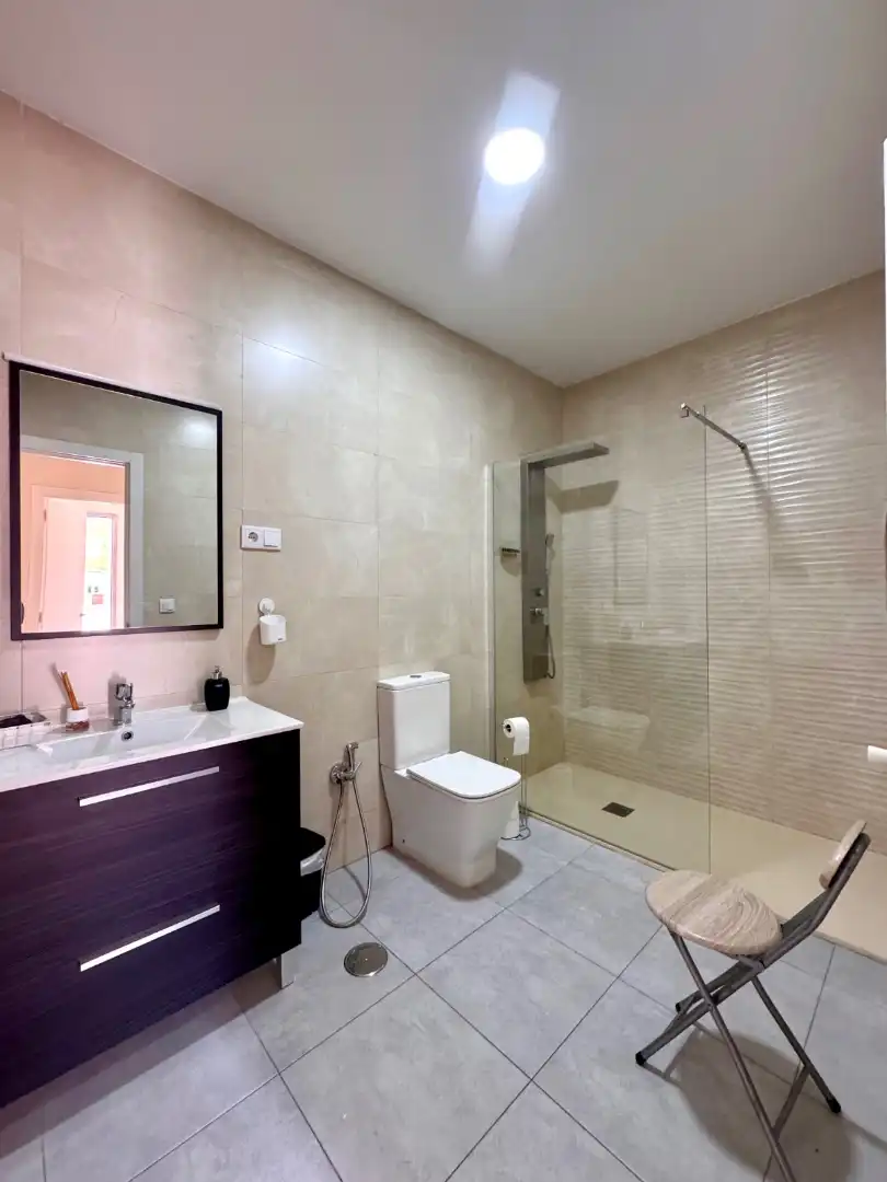 Baño de Apartamento en venta en Cáceres con Aire acondicionado, Calefacción y Amueblado