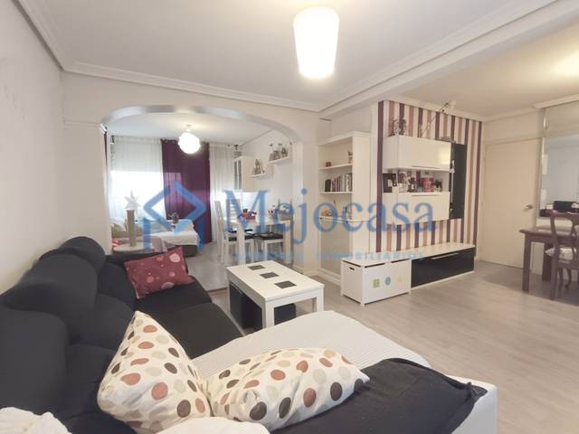 Piso en Venta en Calle de Alcorisa en Canillas