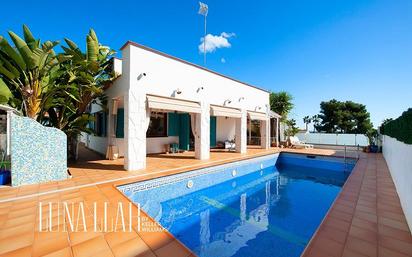 Vista exterior de Casa o xalet en venda en Castelldefels amb Aire condicionat, Calefacció i Jardí privat