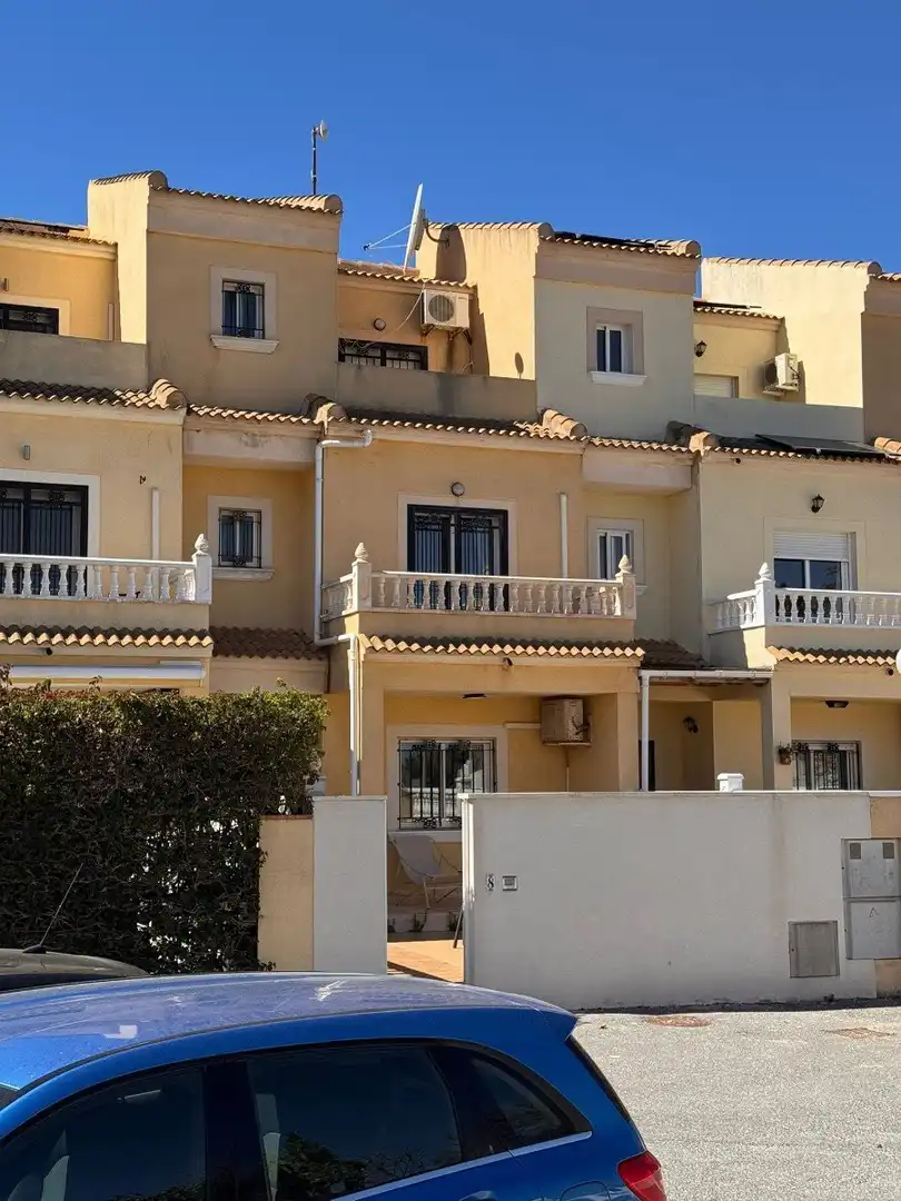 Vista exterior de Finca rústica en venda en Orihuela amb Calefacció, Terrassa i Traster
