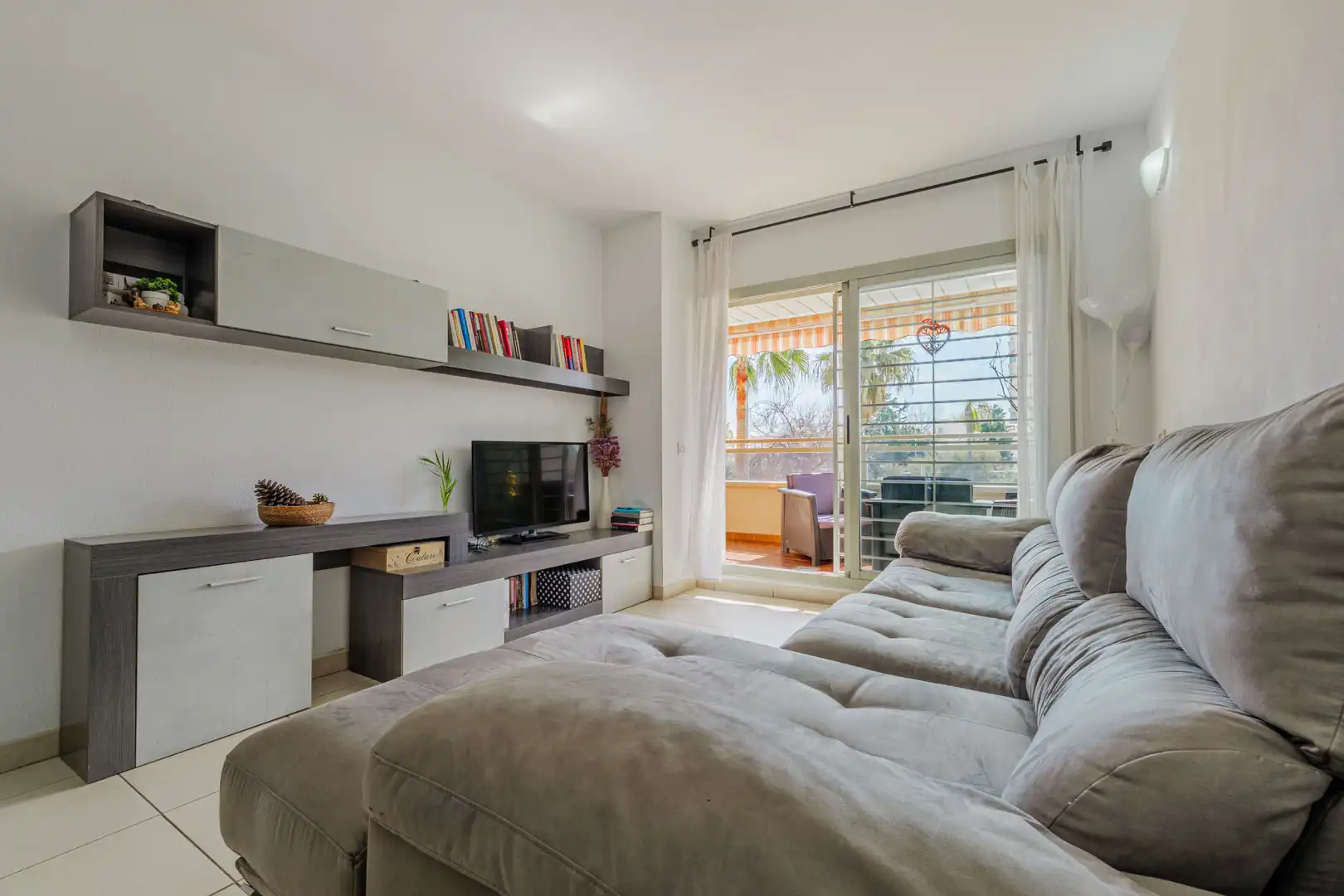 Living room of Apartments for sale in Málaga  with Air Conditioner, Terrace and Swimming Pool