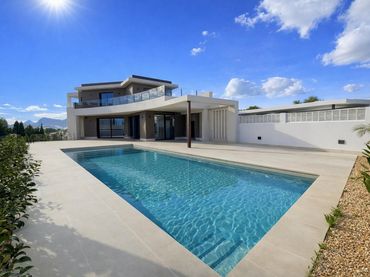 Detached house with pool for sale in Marisol Park - Ortembach - Los Almendros