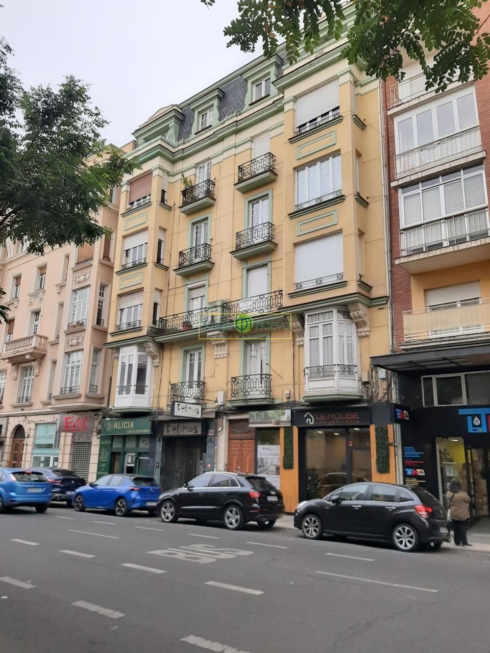 Vista exterior de Pis en venda en León Capital  amb Calefacció i Balcó