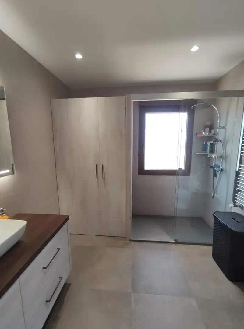Bany de Casa o xalet en venda en Elche / Elx amb Aire condicionat, Calefacció i Jardí privat