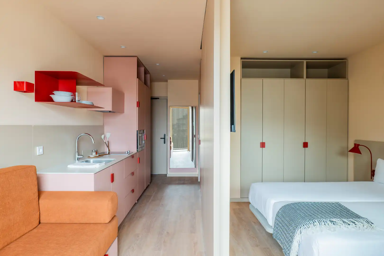 Dormitori de Apartament de lloguer en  Pamplona / Iruña amb Moblat, Microones i TV