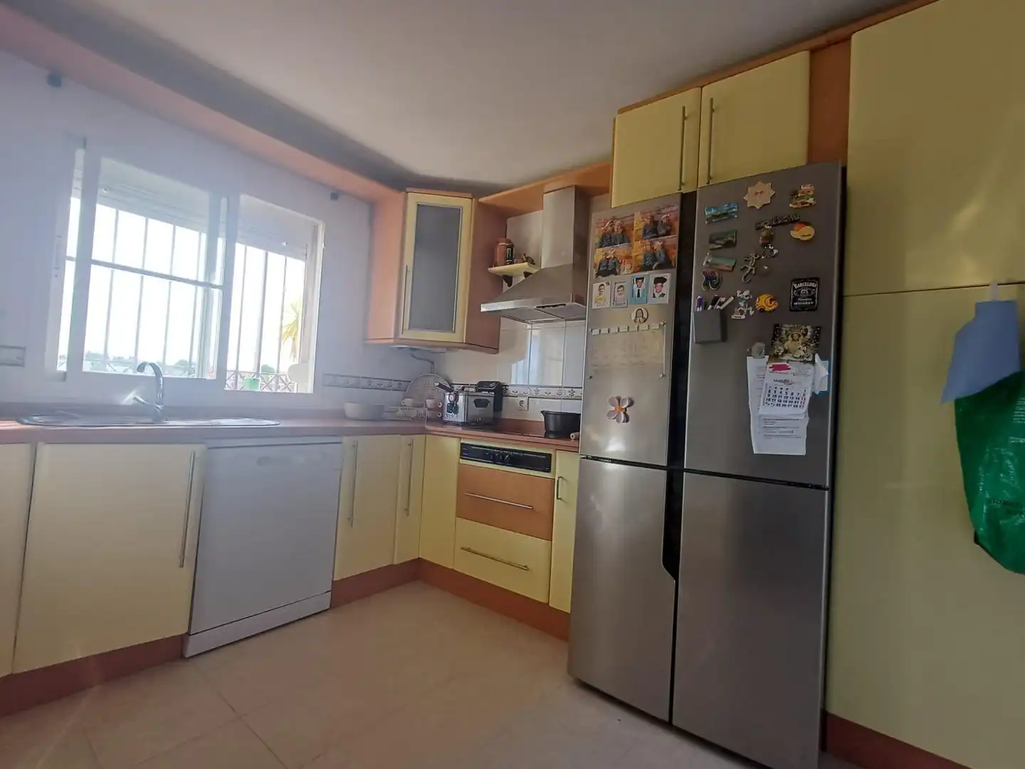 Küche von Einfamilien-Reihenhaus zum Verkauf in Coria del Río