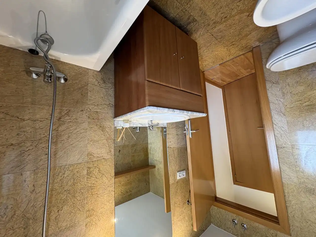 Bathroom of Flat for sale in Madrid  with Air Conditioner, Heating and Terrace