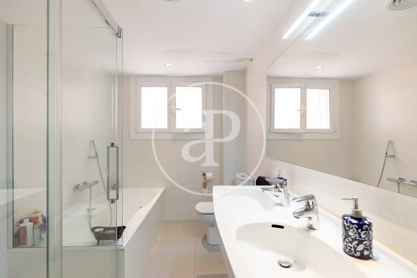 Baño de Piso en venta en Barcelona con Aire acondicionado, Calefacción y Terraza