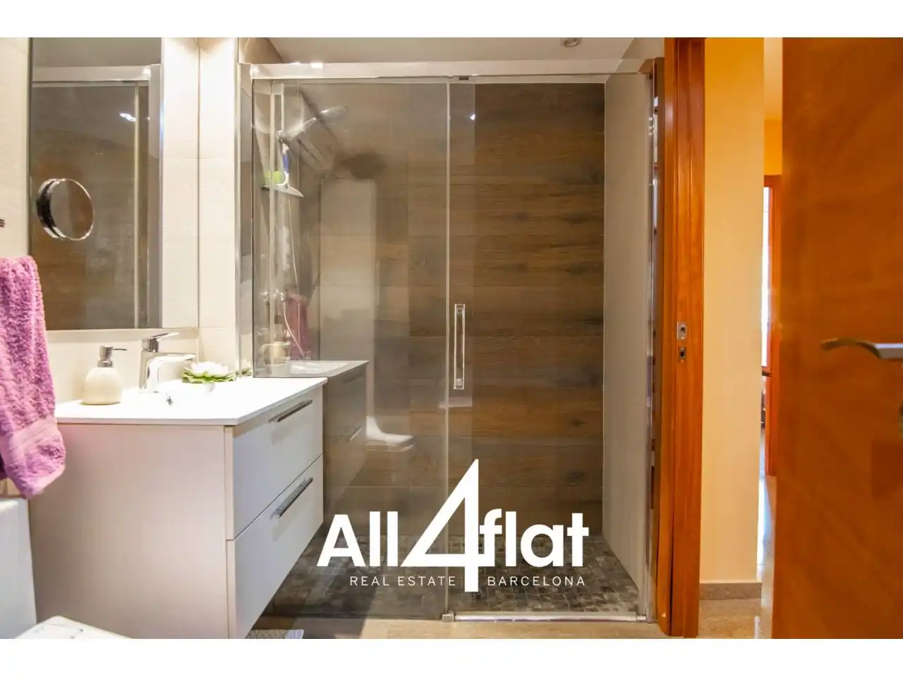 Bathroom of Duplexes for rent in Barcelona  with Air Conditioner, Heating and Terrace