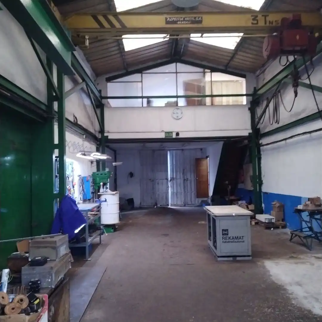 Nau industrial en venda en Santander