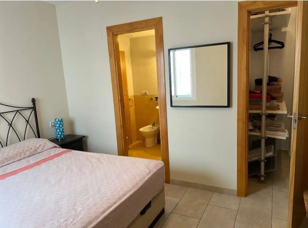 Dormitori de Apartament de lloguer en Fuengirola amb Aire condicionat, Calefacció i Terrassa
