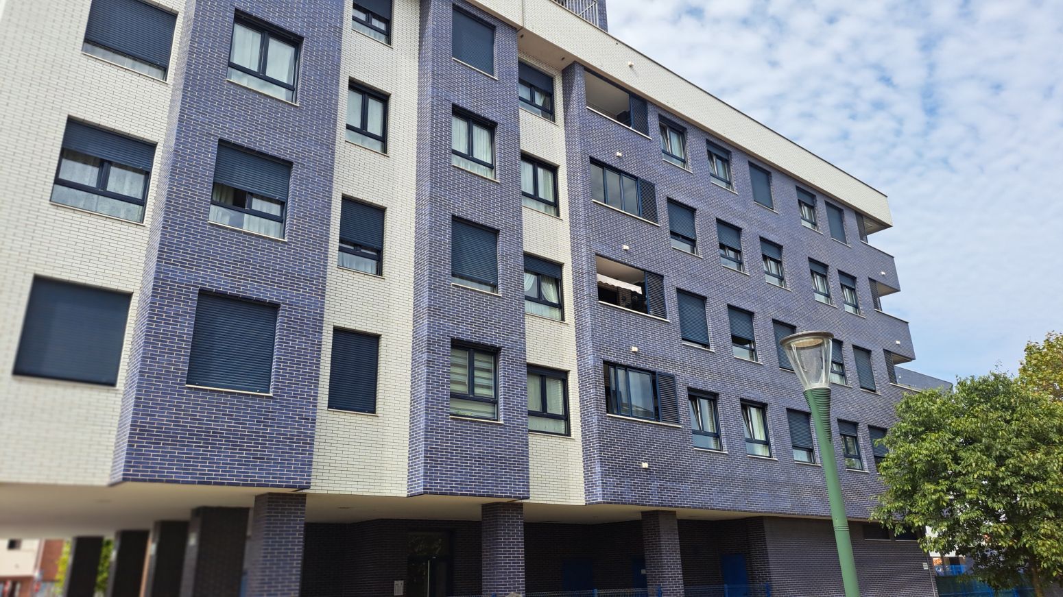 Vista exterior de Piso de alquiler en Gijón  con Calefacción, Trastero y Piscina