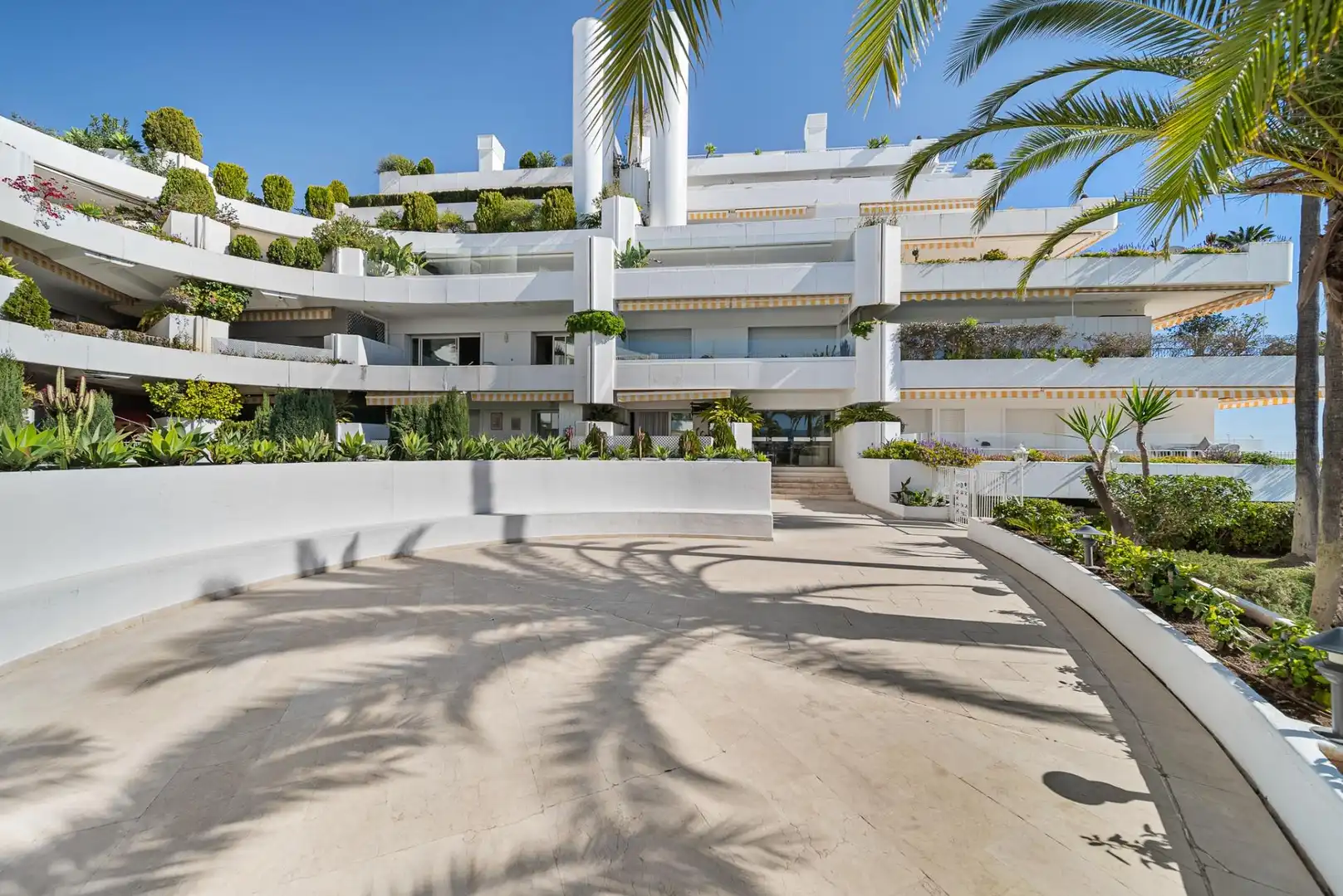 Vista exterior de Apartament en venda en Marbella amb Piscina comunitària