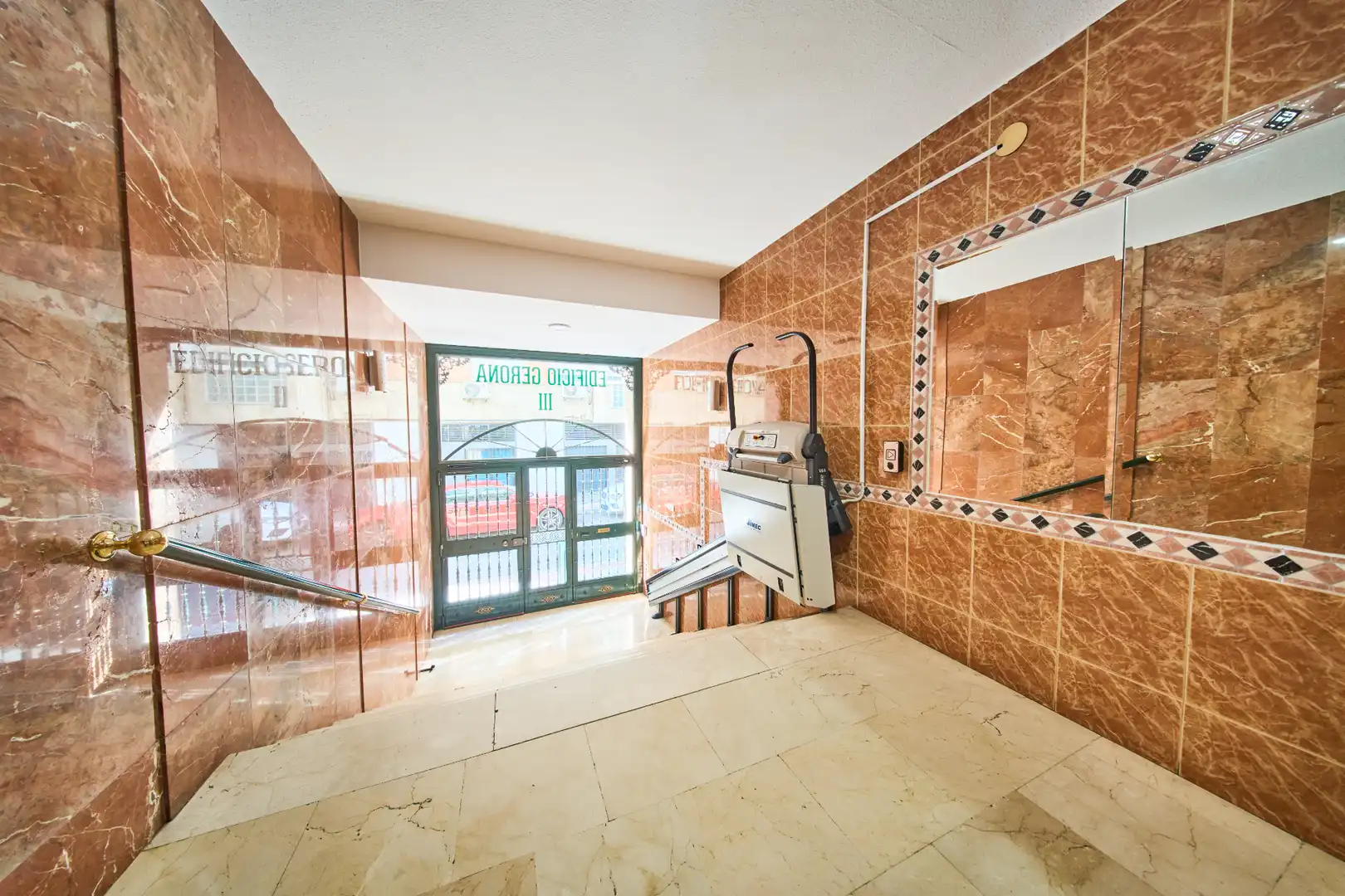 Ático en venta en Granada con Calefacción, Terraza y Amueblado