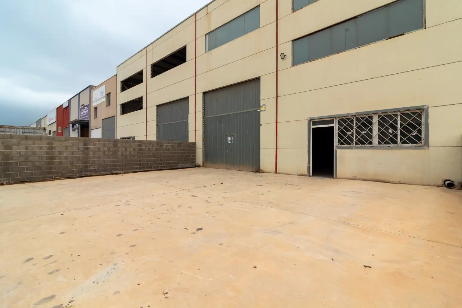 Vista exterior de Nau industrial de lloguer en Canet d'En Berenguer