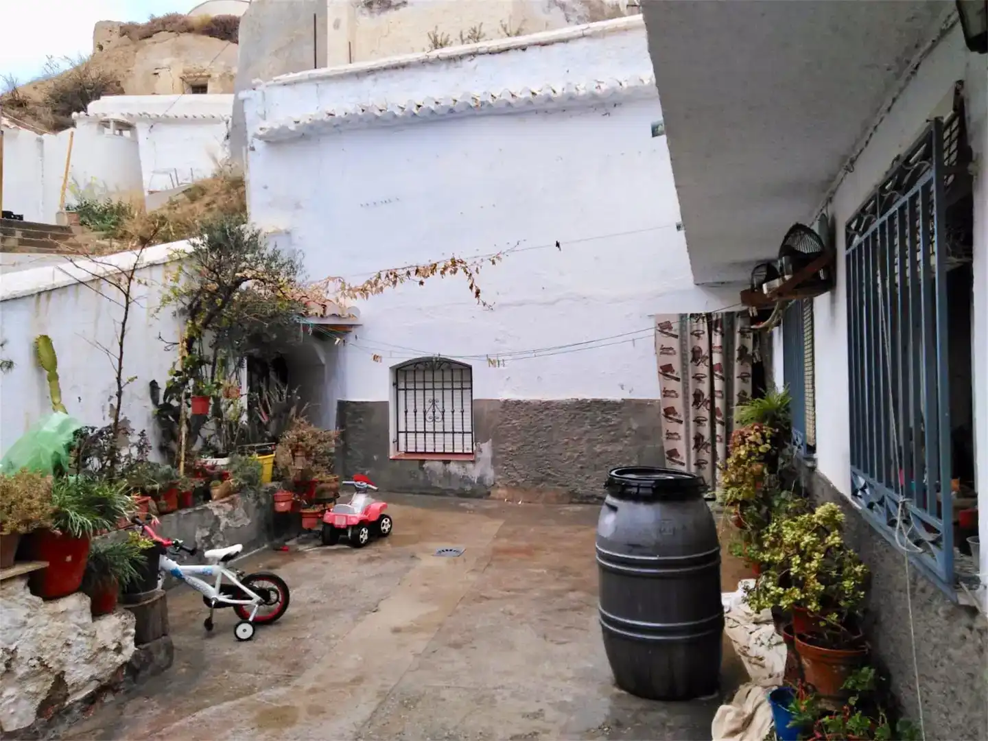 Vista exterior de Casa adosada en venta en Benalúa, Granada