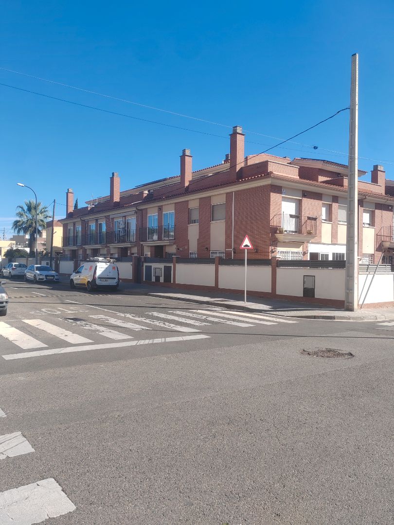 Vista exterior de Casa adosada en venta en Reus con Aire acondicionado, Calefacción y Parquet